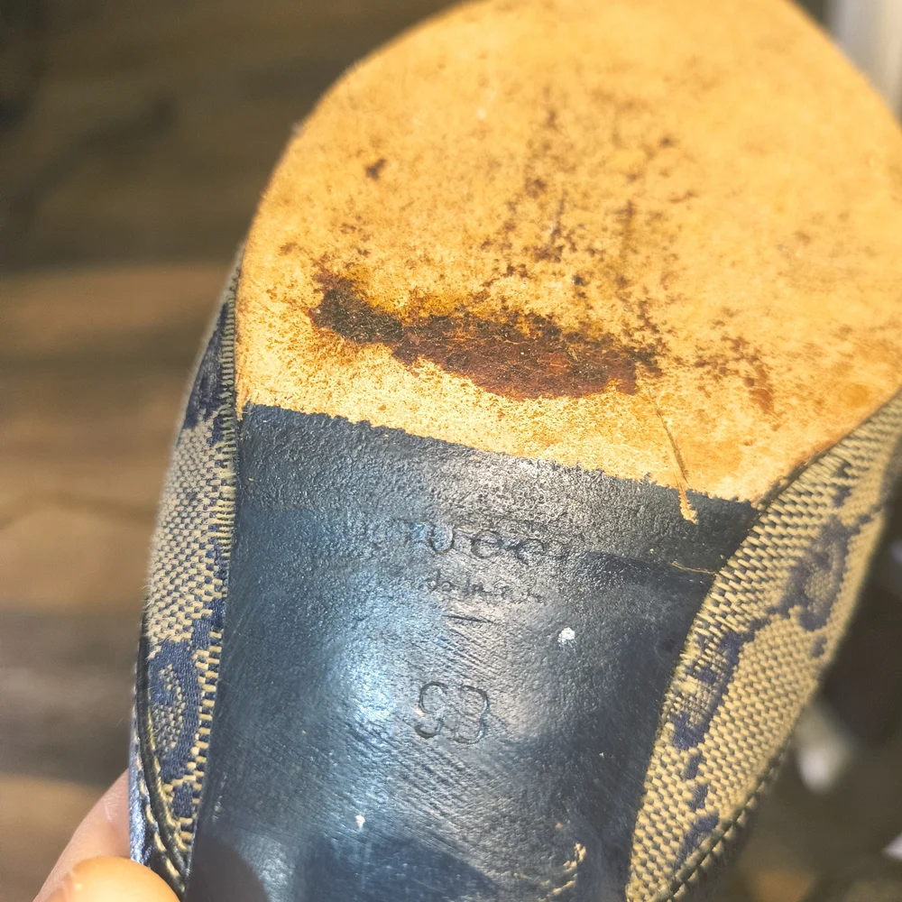 Gucci - Vintage Monogram Printed Mules - Size 9B - Excellent Price Limited Time - Picture 10 of 17